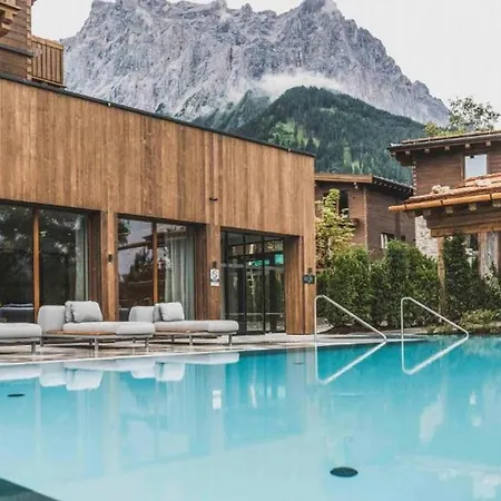 4bdr Penthouse Close To Ski Lifts- If You Want To Book, Please Contact On Wh-ats-app - 0034-656-619-782 !!!!